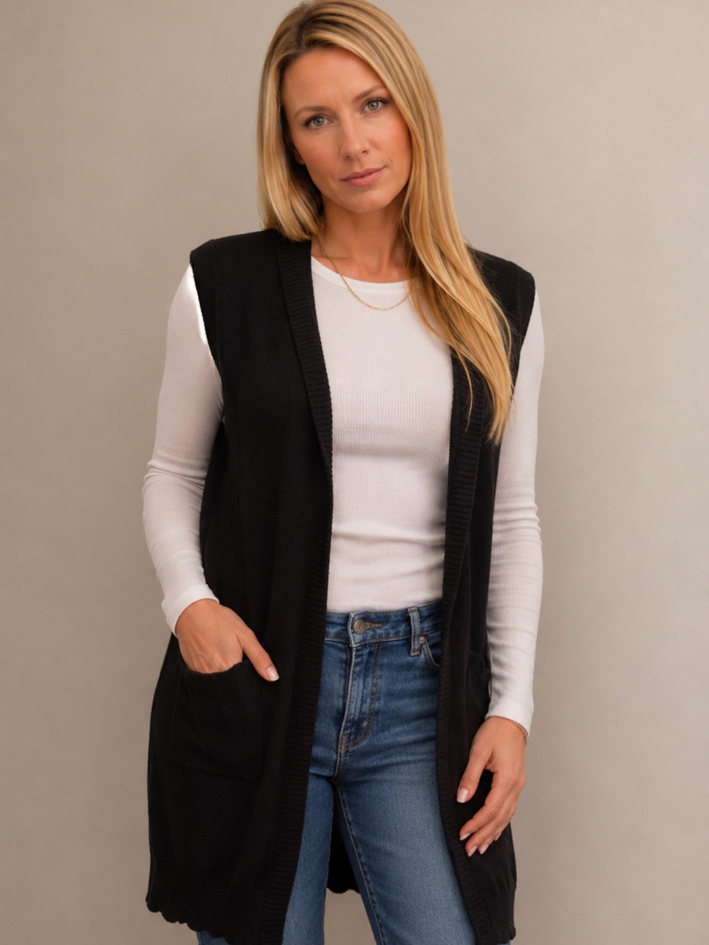 Love Tree Black Sleeveless Vest Size M